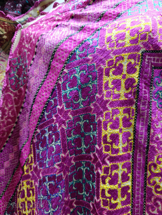 Swat valley shawl.Very fine hand embroidery done in silk threads. Vintage from swat , Pakistan . In excellent condition. Size 85× 48 inches. Please contact @ 
nooristanartgallery@yahoo.com      