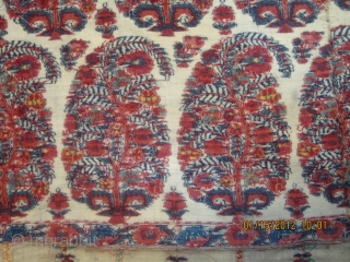 A beautiful outer portion of an antique triangle Kashmir shawl.
size 339cm. all over.                    