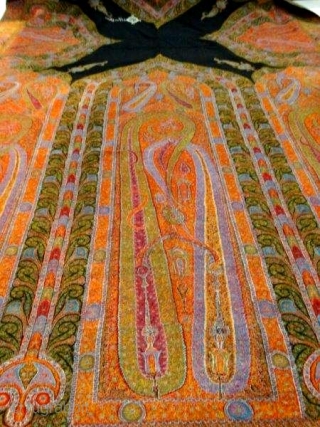 BEAUTIFUL KASHMIR LONG SHAWL FROM INDIA PERTECT CONDITION C 1840-1870 
 SIZE 340*136 CM                   