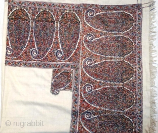 Rare hand embroidered White Indian shawl 19th century Perfect condition 

Size  70*68 inches                   