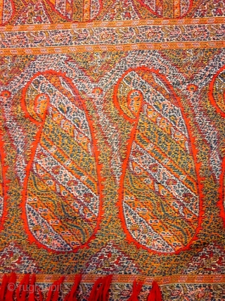 Indian Paisley shawl.
size 58*118inches.
Perfect condition                            