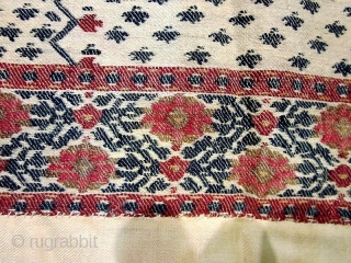 Indian Kani Jamawar Ladies shawl having 2-3 tiny holes.Early period around 18th century.
Size 30*82 inches.                  