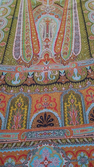 Beautiful Extraordinary Fine quality French Paisley Long Shawl Perfect Condition & Colour.

size 139.inches long 64.Width                  