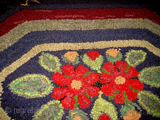 #1C116  Hand made antique American hooked rug 2.2' x 3' ( 67cm x 91cm ) C.1920                
