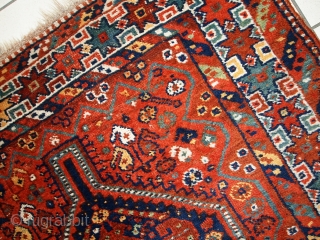 Handmade antique Persian Shiraz rug 3.8' x 5.2' (116cm x 160cm) 1920s - 1C449                   