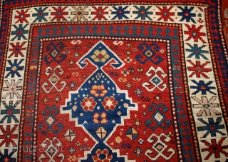 #1B558  Handmade antique Caucasian Kazak rug 3.11' x 6.1' ( 121cm x 186cm ) 1900.C                 