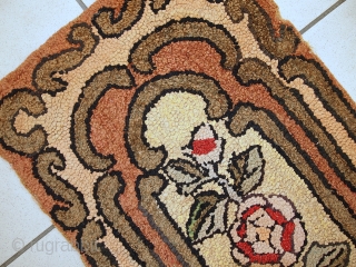 #1C335  Handmade antique American hooked rug 1,6' x 2,10' ( 49cm x 91cm ) 1900.C                 