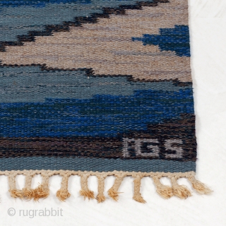 Decorative mid-century Swedish rug made by Anna Greta Sjöqvist in pretty good shape.

8.4 x 5.7 Feet.
                 