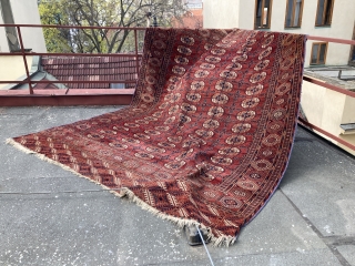 Old Turkoman Tekke classic, 235x310 cm, soft touch, gentle old colors, great condition, some minor repairs needed.                