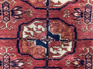 Shiny shiny small Turkoman Tekke rug, 105x125 cm. Great condition.                       