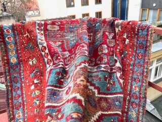 Anatolian Çankırı Kurdish rug about 120-130 years old. True shining colors. Central Anatolia.
Dimensions: 132 x 175 cm (4’4” x 5’8”)             