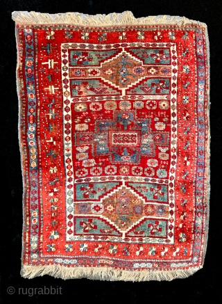 Anatolian Çankırı Kurdish rug about 120-130 years old. True shining colors. Central Anatolia.
Dimensions: 132 x 175 cm (4’4” x 5’8”)             