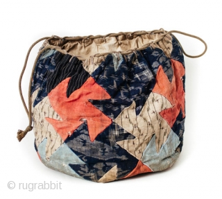 This is a beautiful and masterfully handcrafted hemp komebukuro, or festival rice bag.  This bag was used to carry offerings of dried rice to temple and shrine festivals in old Japan.

It  ...