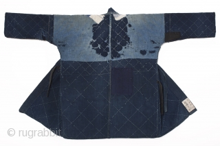 This is cotton noragi or Japanese worker's jacket. Made entirely of indigo, this noragi's hand-stitched sashiko design is a simple and geometric diamond pattern. From the characters sewn to the inside of  ...