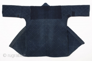 This is cotton noragi or Japanese worker's jacket. Made entirely of indigo, this noragi's hand-stitched sashiko design is a simple and geometric diamond pattern. From the characters sewn to the inside of  ...