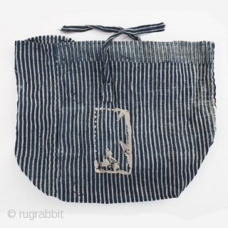 This is a gorgeous antique hand spun and handwoven Japanese cotton bag, that was once used to store urushi lacquer bowls. The stripes seen here were achieved using the stencil-dye technique known  ...