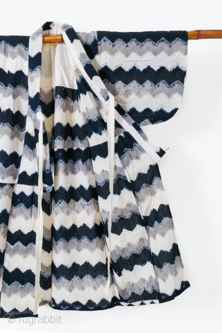 This is a Japanese vintage child's shibori cotton yukata with a unique indigo dyed chevron pattern.

The shibori technique is "hira-nui hikishime" shibori which is a type of stitched and gathered method.   ...