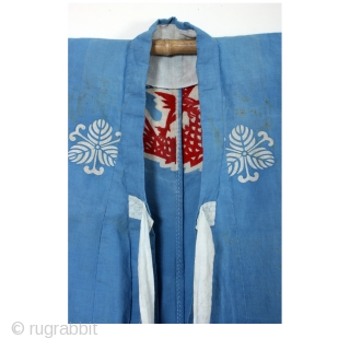 This is a cotton boy's festival kimono with elaborately dyed waves and a brilliant red sea bream, or porgy. This child's kimono, which dates back to the early Showa period, was worn  ...