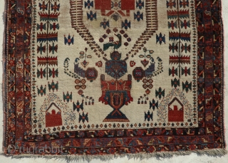 An Antique Afshar rug 19th century
old repaired, you can see on picture 5 and 9.
size is 152 x 118 cm.             