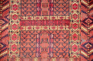 Tekke Egnsi 1880.
Size is 153 x 132 cm or 5.0 x 4.4 ft
                    