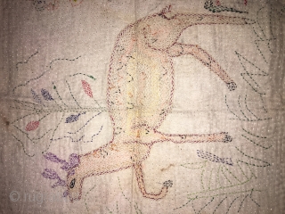 Very fine work vintage small size Kantha from rangpur district of Bangladesh hand embroidered very fine needle work with beautiful subjects of deer with baby ,frog,butterflies,hen and human family in it the  ...