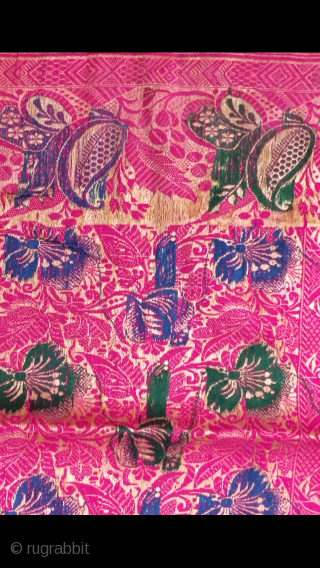 Vintage wedding  Banarasi saree  made in Varanasi India and worn by the royal family's in India this sari has two different kind of borders with very colourful flowers design to  ...