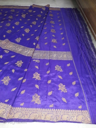 Vintage Rare design of Pitambari real Zari Sari made in Benaras Uttar Pradesh India in mint wearable condition the size of this sari is 550 cm x 110 cm    