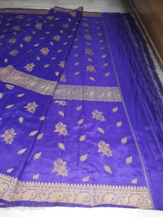 Vintage Rare design of Pitambari real Zari Sari made in Benaras Uttar Pradesh India in mint wearable condition the size of this sari is 550 cm x 110 cm    