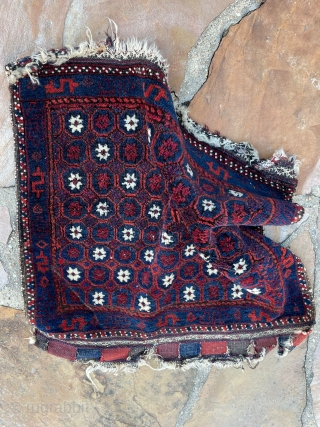 A checkerboard star design Baluch bag face that measures 26 x 26 IN in size and was woven circa 1900.  This piece is in overall great full pile condition.  there  ...