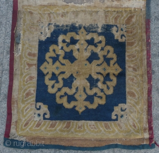 the double dorje design like on this ningxia runner has been quite popular throughout  the 18th century, mostly to serve the tibetan monasteries. this piece belong to the best  of  ...