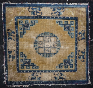 finely woven ningxia square. velvety pile, very nice yellow-blue balance. china. late 18th c. 65x 68cm.                 