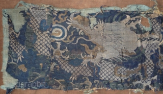 rarely has a brocade the look of a kesi (tapestry weave). beautifull  fragment of a 17th century silk brocade. wonderfull drawing and palette. tibetan patchwork but originally possibly part of a  ...