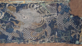 rarely has a brocade the look of a kesi (tapestry weave). beautifull  fragment of a 17th century silk brocade. wonderfull drawing and palette. tibetan patchwork but originally possibly part of a  ...