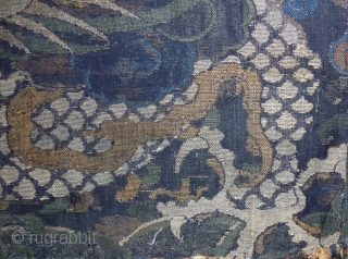 rarely has a brocade the look of a kesi (tapestry weave). beautifull  fragment of a 17th century silk brocade. wonderfull drawing and palette. tibetan patchwork but originally possibly part of a  ...