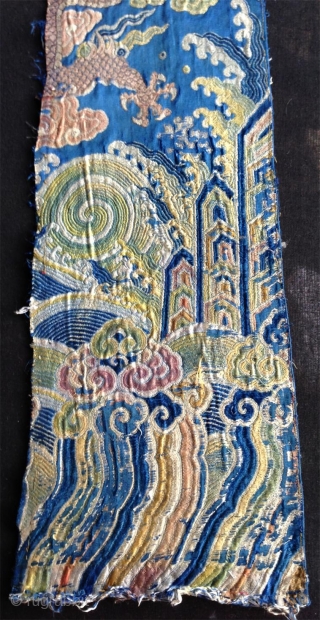 fragment of a first half 18th century imperial silk robe.a small fragment but  the quality of the material, weave , colors and handle  is fantastic,; a rare document, not expensive.  ...