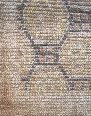 i think it is interesting  to repost this very old gansu area fragment, it is also all wool foundation but if you look carefully you will recognise some specificity of the  ...