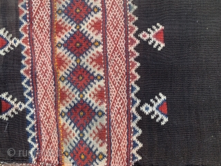 very rare south moroccan moukhala bag, ait ouaouzguite people, goat hair, wool..early 20th century. length 165cm
ex bert flint collection marrakech.             