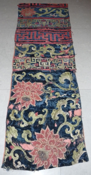 chinese impererial silk velvet carpet fragment, not im imperial condition! seems to have been mounted and used as a saddle bag. good early recycling! 17/ 18th century, china. 63x 190cm. need some  ...