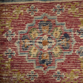 a good ancient tibetan mat, nice natural colours and wool, the central cross design has maybe nothing to do with the double dordje; it  exist already in very  early time  ...