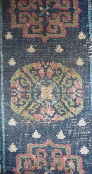 interesting old design on this early 19th c tibetan khaden, nice weave and colors.some condition problems, but easy restorable if needed.
tibet, early 19 century. 120x 68cm       