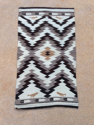 beautiful navajo rug in perfect condition. first half 20th century.                       