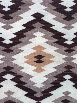 beautiful navajo rug in perfect condition. first half 20th century.                       