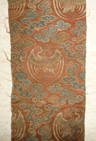 tiny fragment great charisma! silk brocade fragment from the late ming era with crane roundel. strong  imagery refering to long life and immortality according to the daoistic tradition, one row of  ...