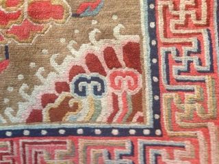 wonderful tibetan mat from first third of the 20th century. in superb complete condition with a nicely patinated surface. some rest of the felt frame at the ends which will be easily  ...