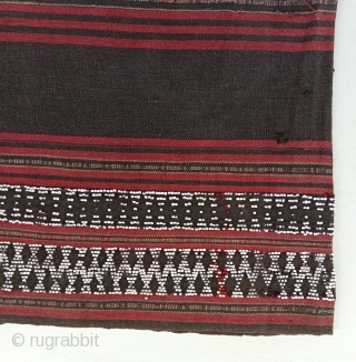 old tube skirt from the attapeu province in southern lao, cotton weave with inwoven glass pearl, very beautiful and complete textile..for this area  textles from that age are increasingly  rare  ...