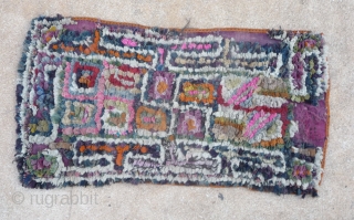 an interesting tibetan rag rug made of recycled tibetan wool weave pieces. if the maroccan boucherouite rugs are now quite famous , this kind of tibetan rugs will maybe never  go  ...