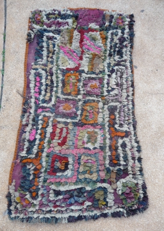 an interesting tibetan rag rug made of recycled tibetan wool weave pieces. if the maroccan boucherouite rugs are now quite famous , this kind of tibetan rugs will maybe never  go  ...