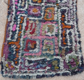 an interesting tibetan rag rug made of recycled tibetan wool weave pieces. if the maroccan boucherouite rugs are now quite famous , this kind of tibetan rugs will maybe never  go  ...