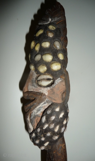 beautiful antique papua new guinea   tribal sculpture from an old european collection. wood, shells, pigment and natural resin. H. 29cm           