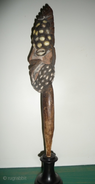 beautiful antique papua new guinea   tribal sculpture from an old european collection. wood, shells, pigment and natural resin. H. 29cm           
